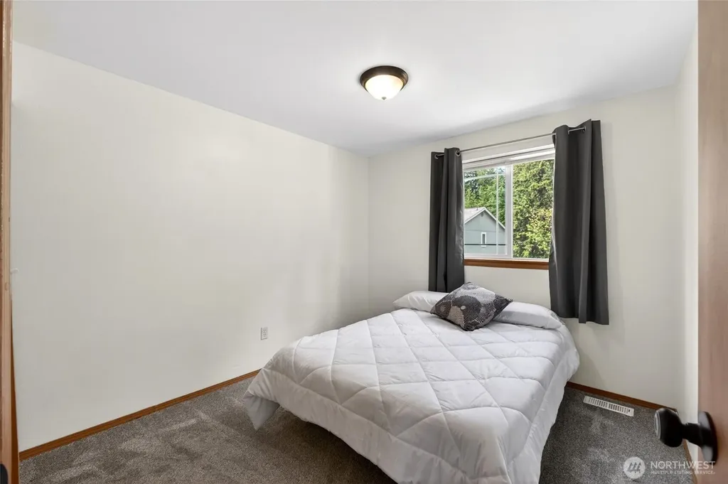 700 Kelsey Lane E Eatonville WA 98328