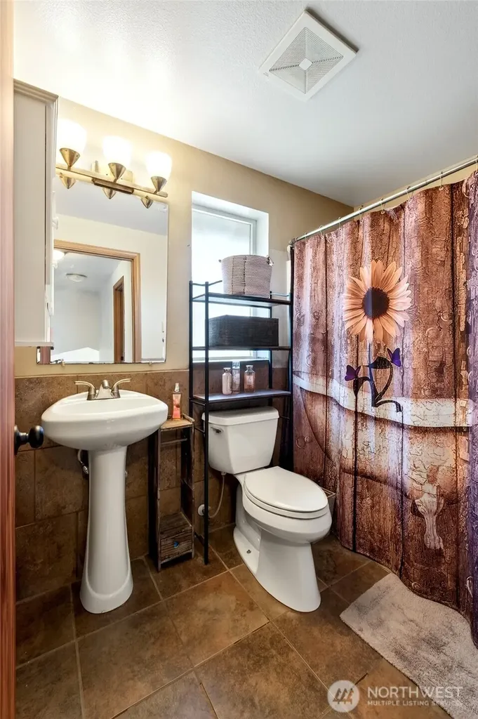 700 Kelsey Lane E Eatonville WA 98328