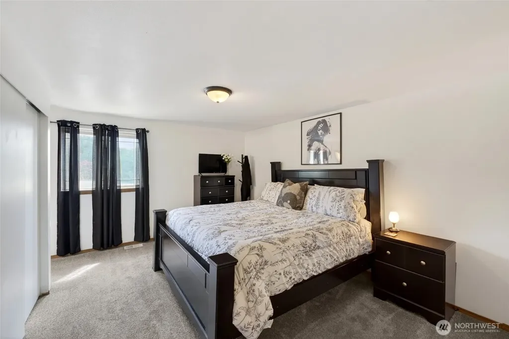 700 Kelsey Lane E Eatonville WA 98328