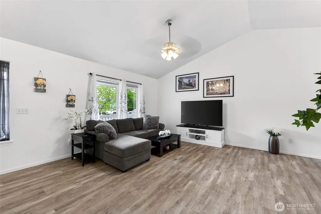 700 Kelsey Lane E Eatonville WA 98328