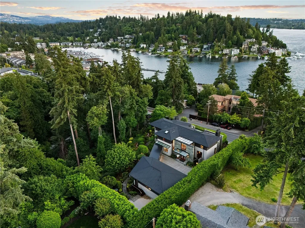 9632 Lake Washington Blvd NE Bellevue WA 98004