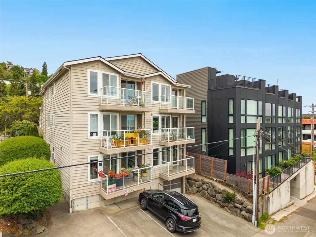 2432 Dexter Avenue N Seattle WA 98109