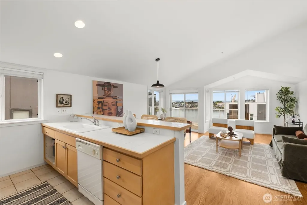 2432 Dexter Avenue N Seattle WA 98109