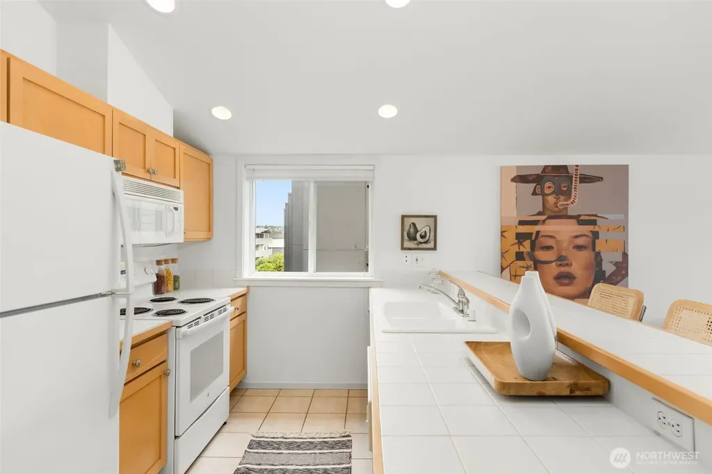 2432 Dexter Avenue N Seattle WA 98109