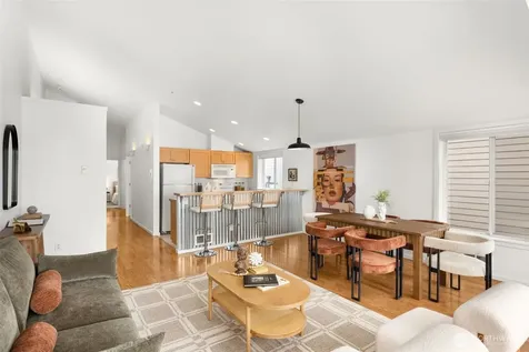 2432 Dexter Avenue N Seattle WA 98109