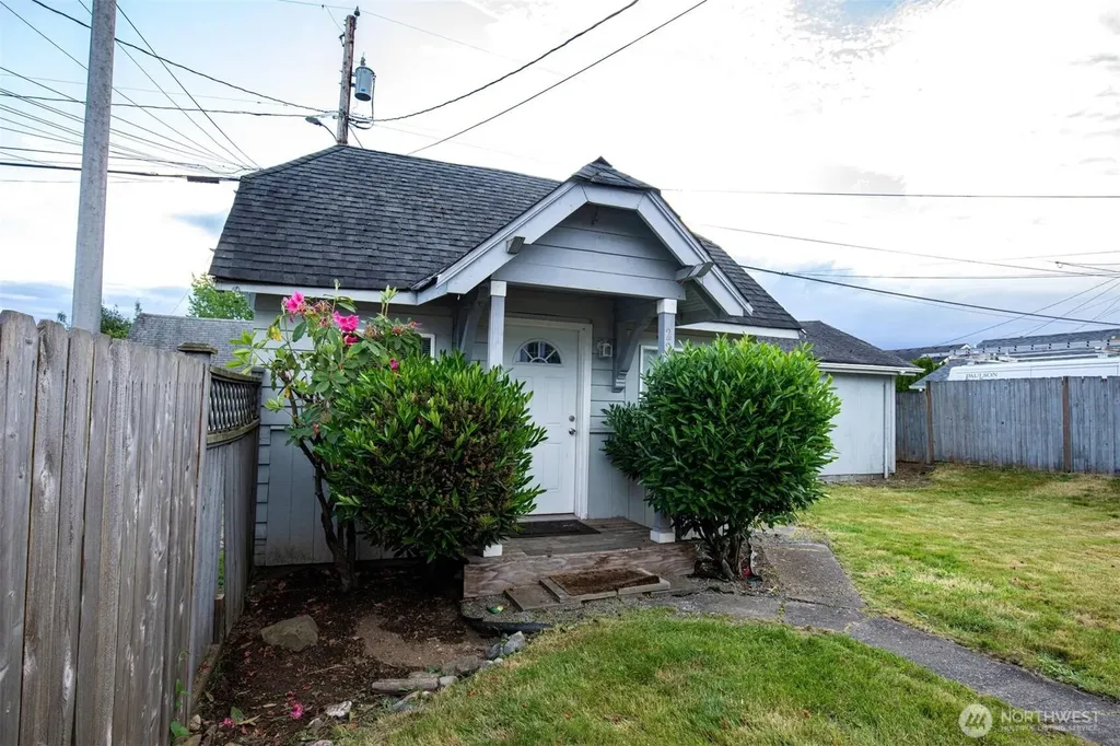 2220 Summit Avenue Everett WA 98201