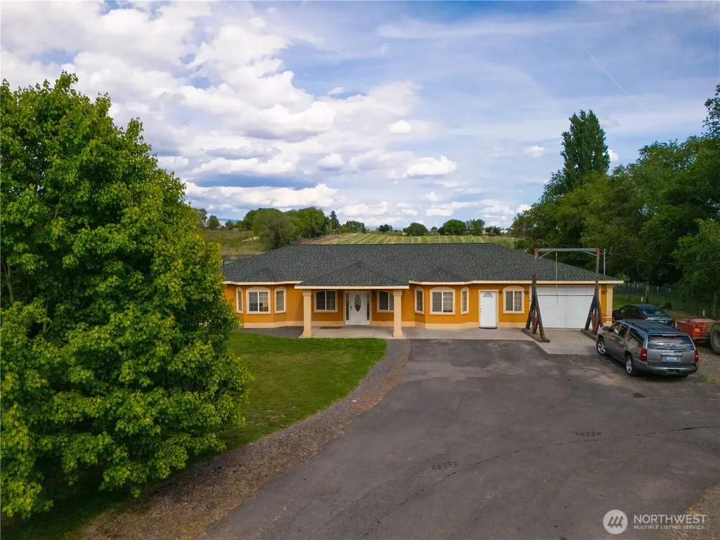 1811 Beam Road Granger WA 98932