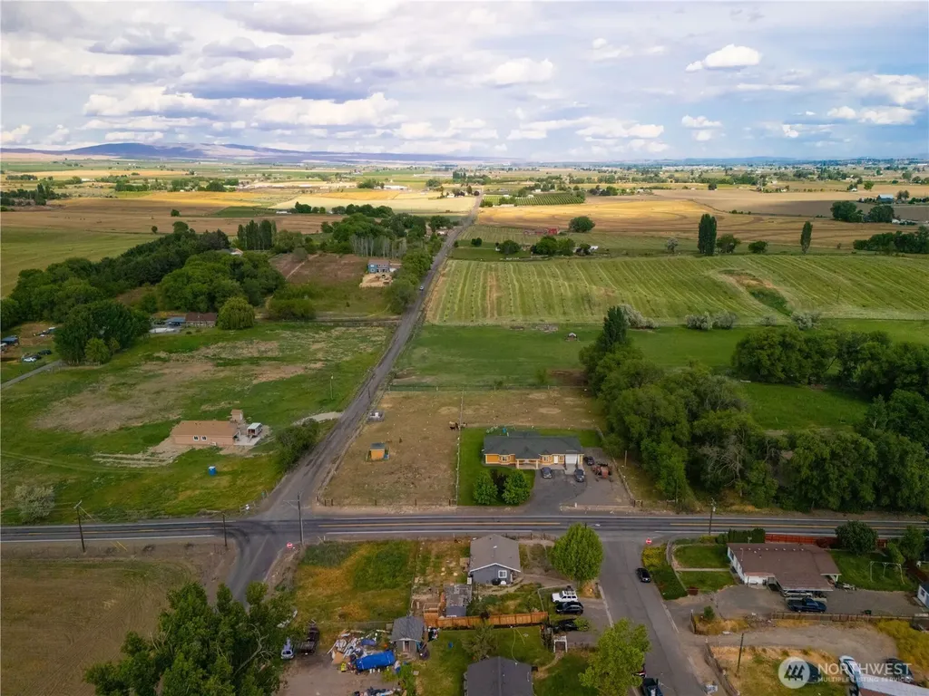 1811 Beam Road Granger WA 98932