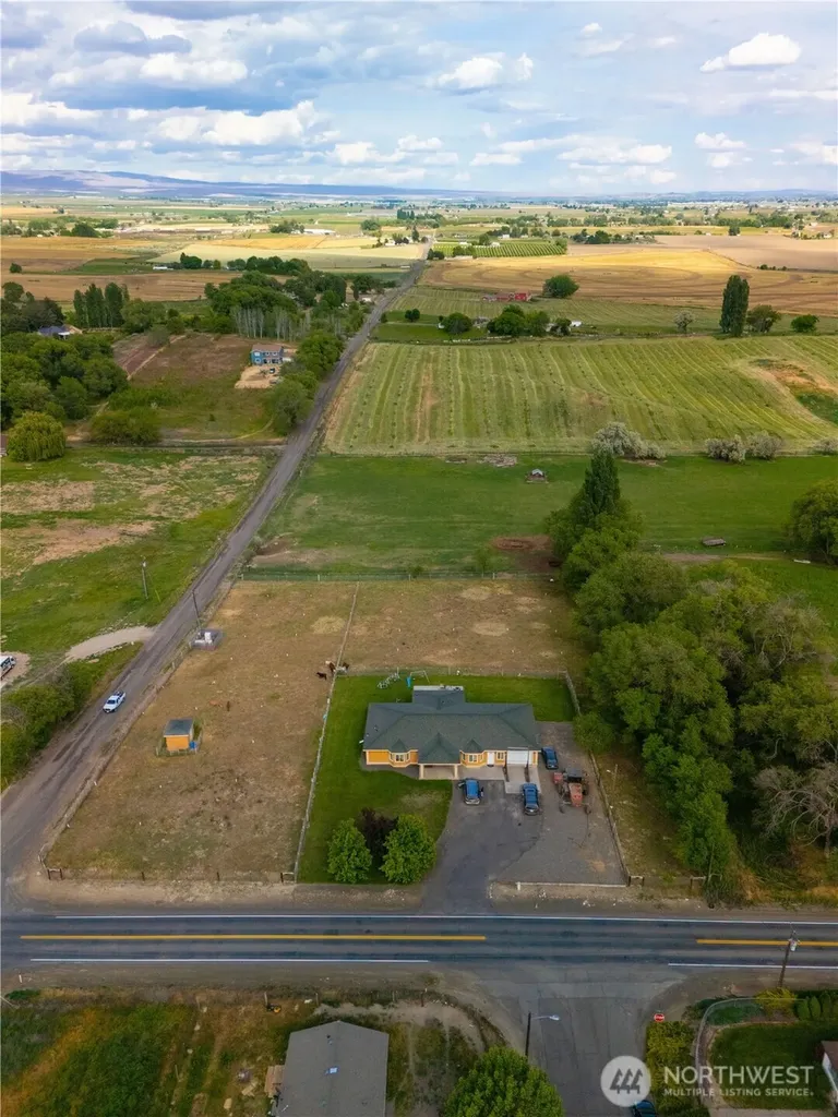 1811 Beam Road Granger WA 98932
