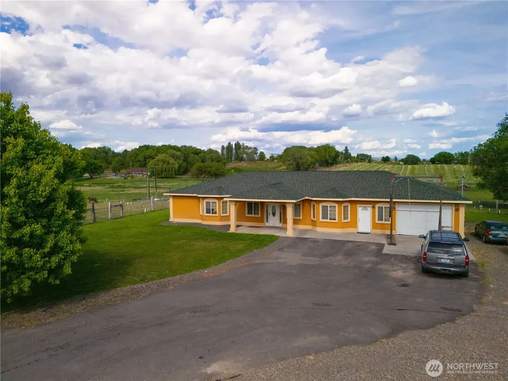 1811 Beam Road Granger WA 98932