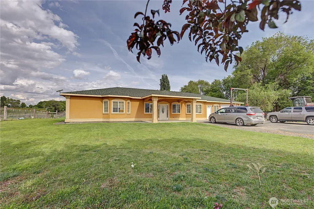 1811 Beam Road Granger WA 98932