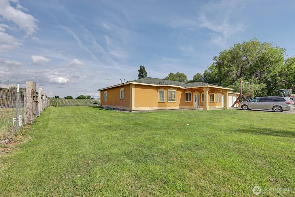 1811 Beam Road Granger WA 98932