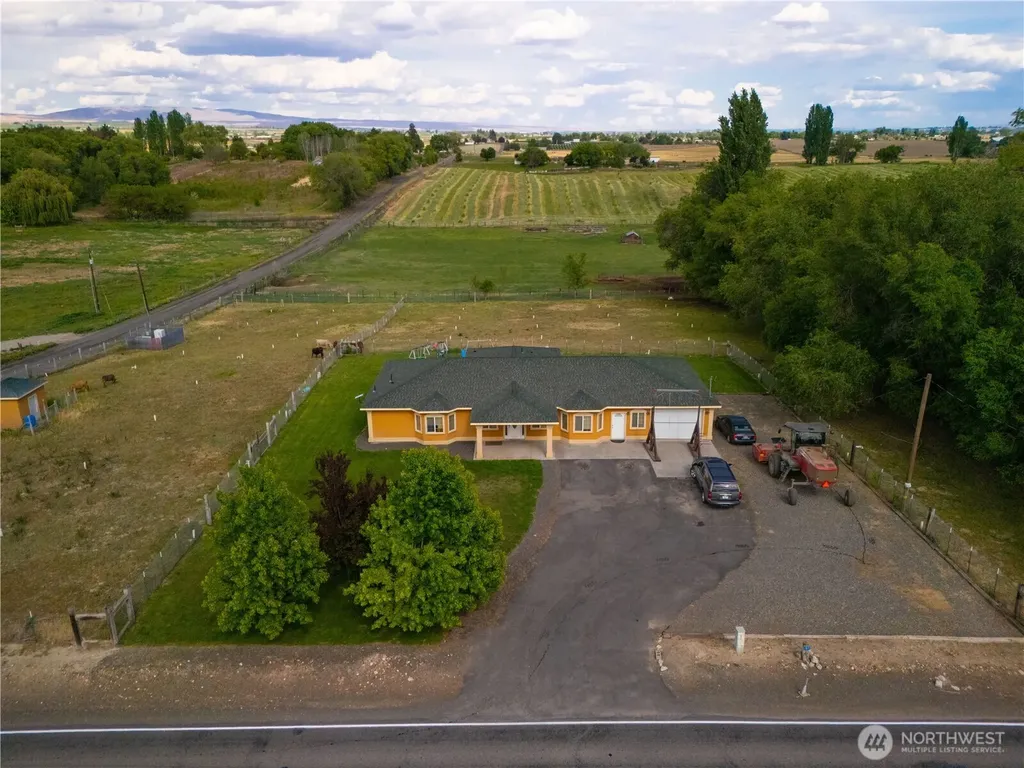 1811 Beam Road Granger WA 98932