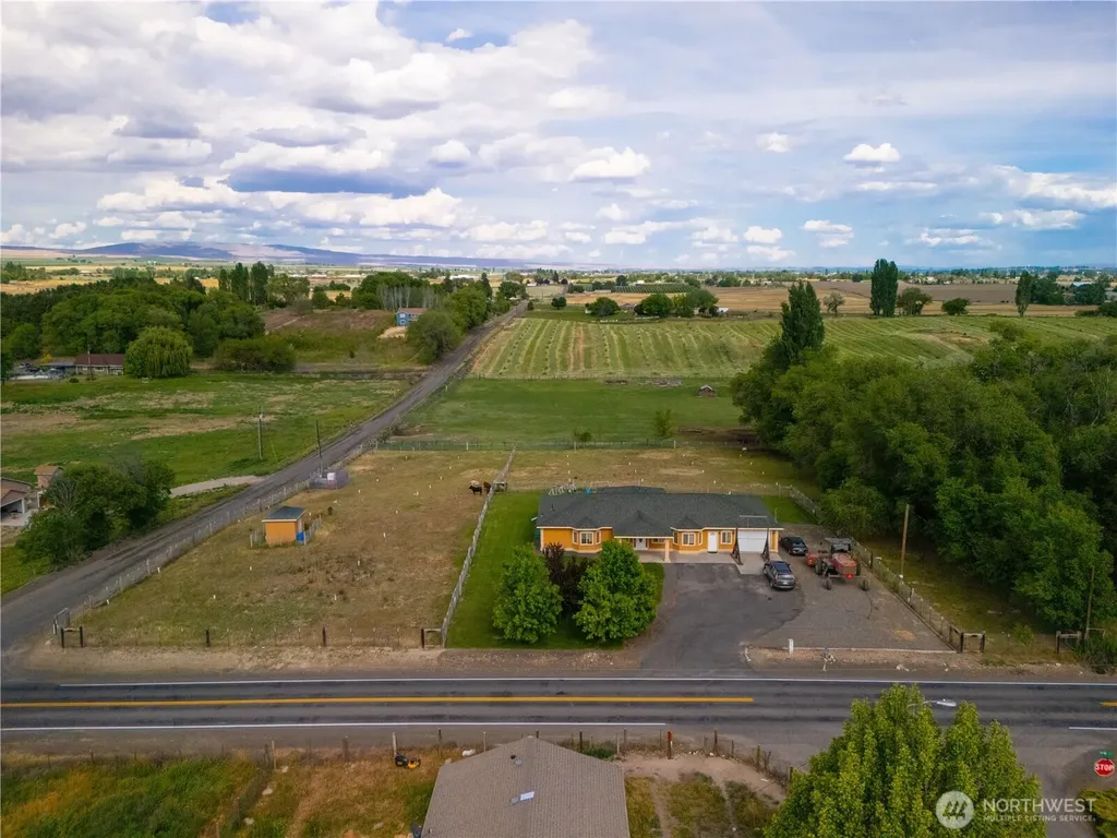 1811 Beam Road Granger WA 98932