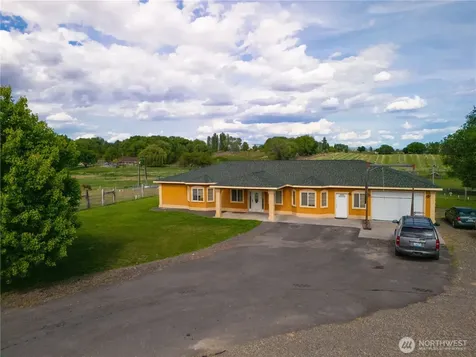 1811 Beam Road Granger WA 98932