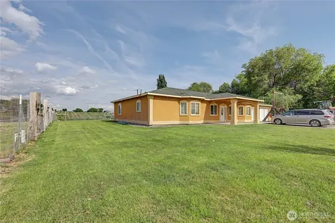 1811 Beam Road Granger WA 98932