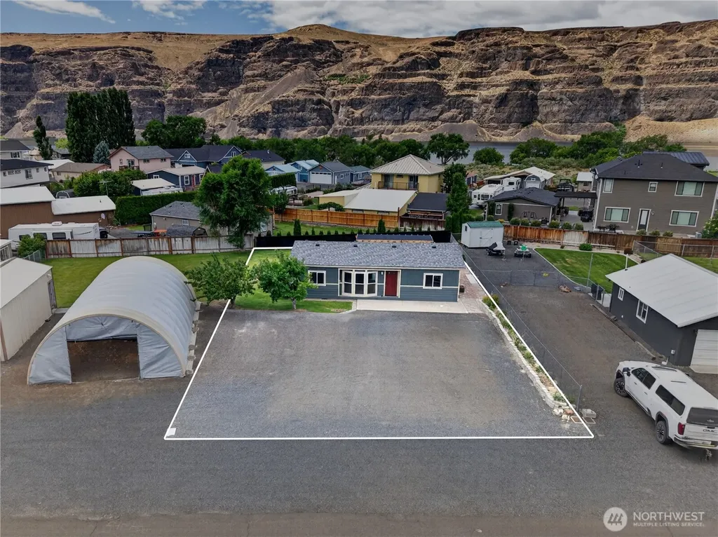 898 Hunter Avenue SW Quincy WA 98848