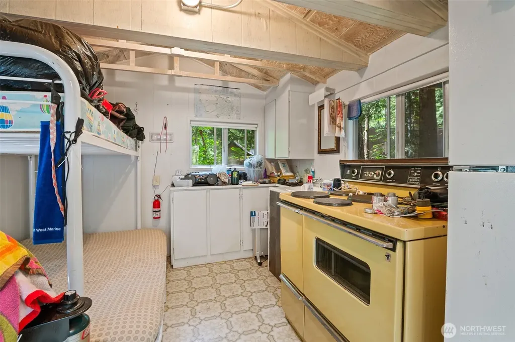 20 N Mount Jupiter Court Hoodsport WA 98548