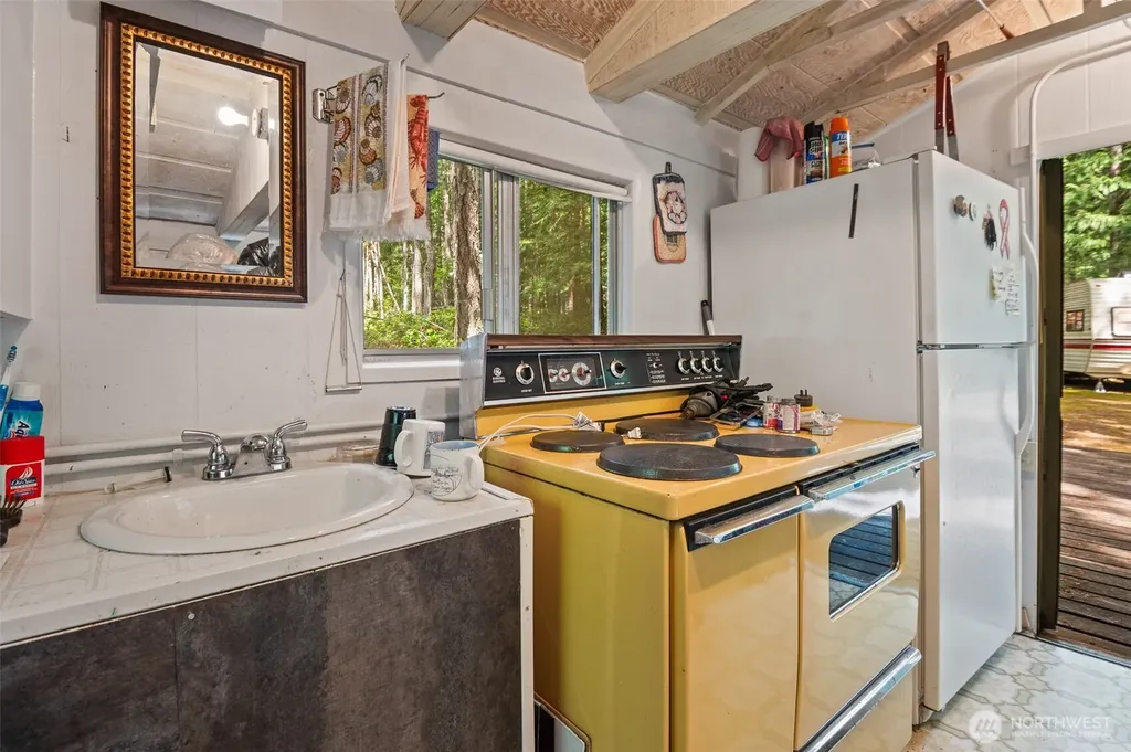 20 N Mount Jupiter Court Hoodsport WA 98548