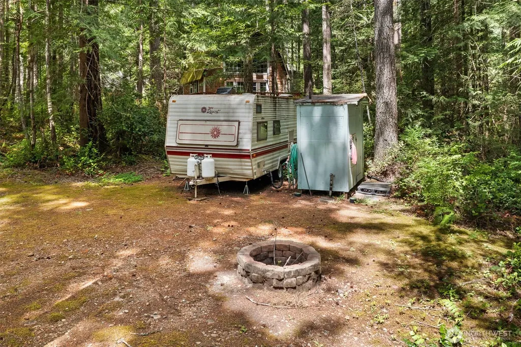 20 N Mount Jupiter Court Hoodsport WA 98548