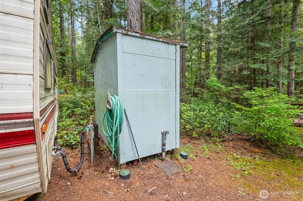 20 N Mount Jupiter Court Hoodsport WA 98548