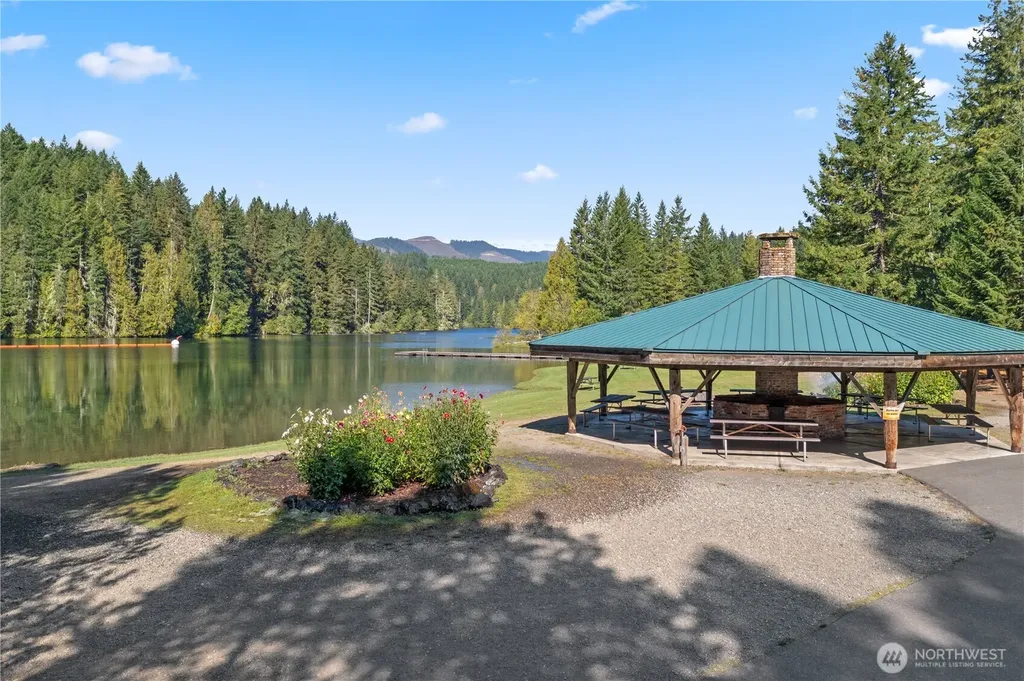 20 N Mount Jupiter Court Hoodsport WA 98548