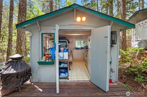 20 N Mount Jupiter Court Hoodsport WA 98548