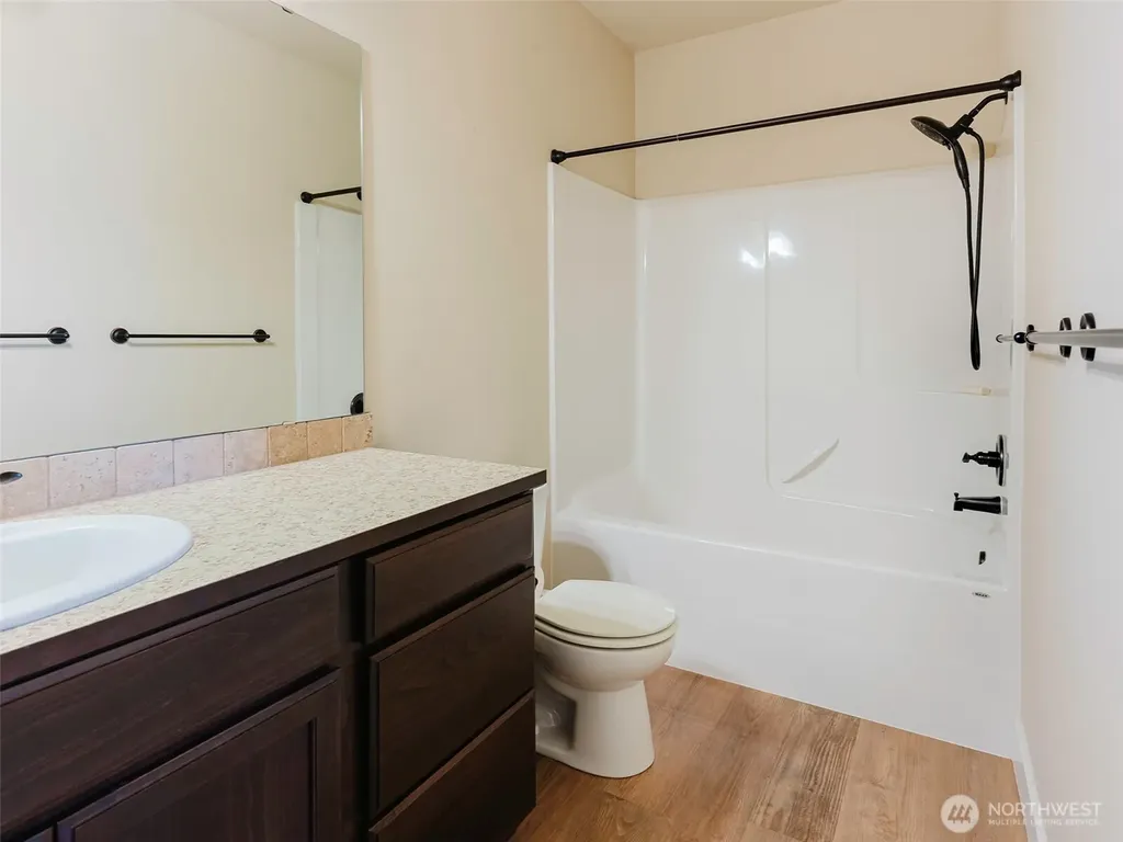 1424 40th Street SE Puyallup WA 98372