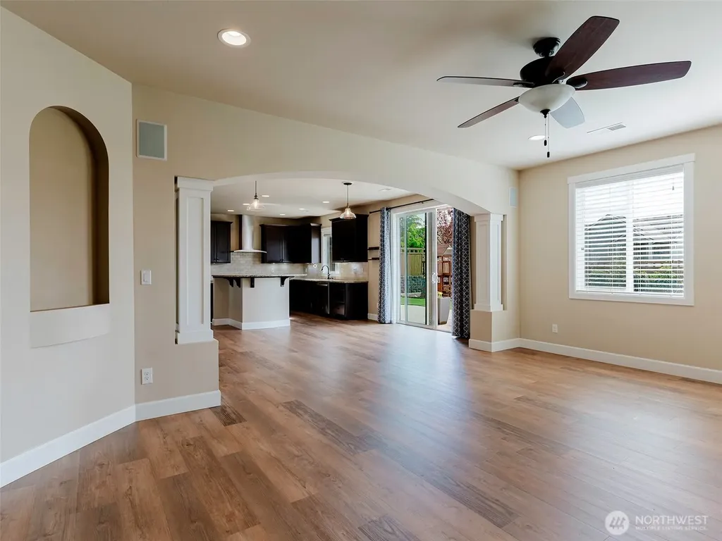 1424 40th Street SE Puyallup WA 98372