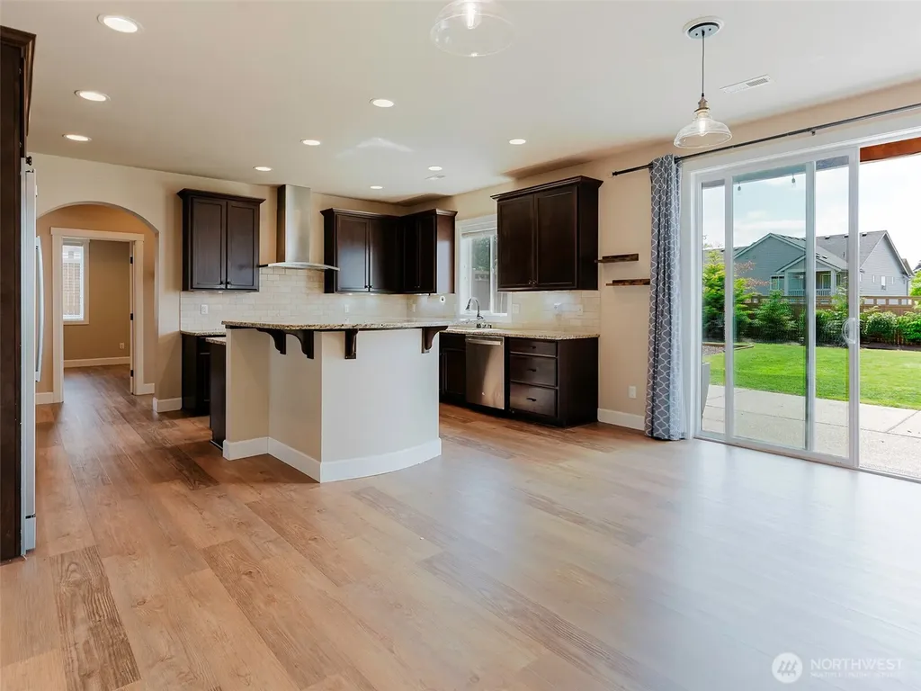 1424 40th Street SE Puyallup WA 98372