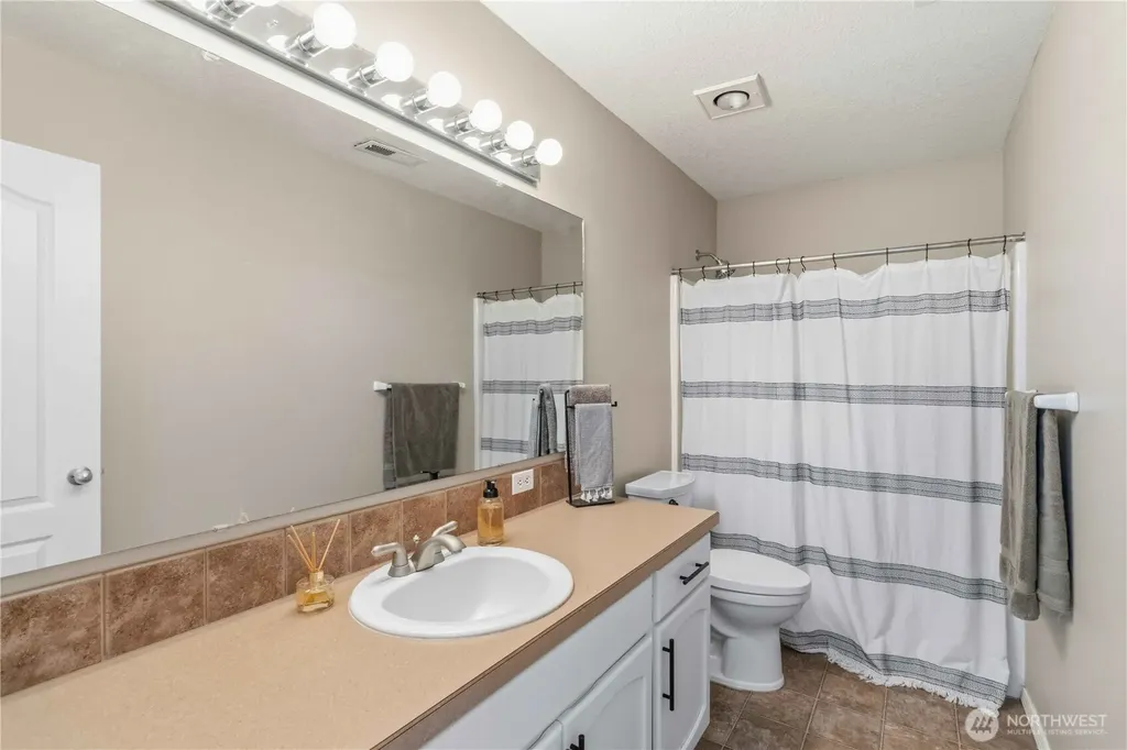 208 Salmonberry Lane Longview WA 98632