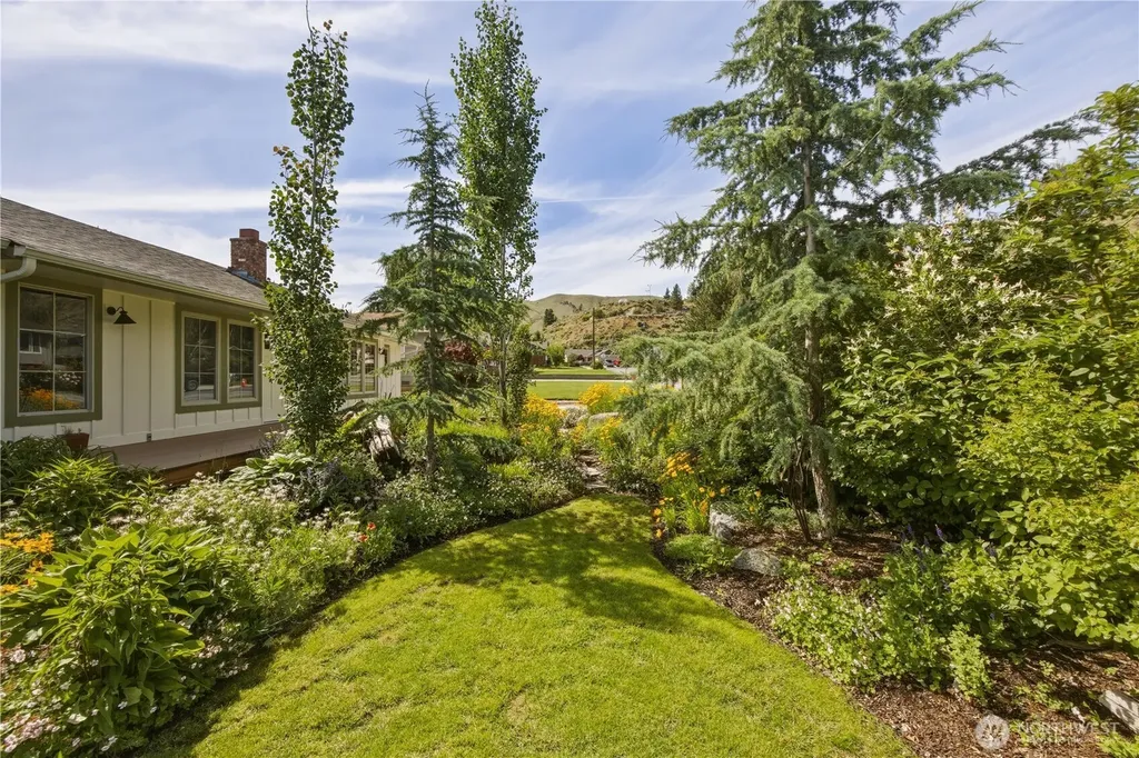 1423 Seneca Street Wenatchee WA 98801