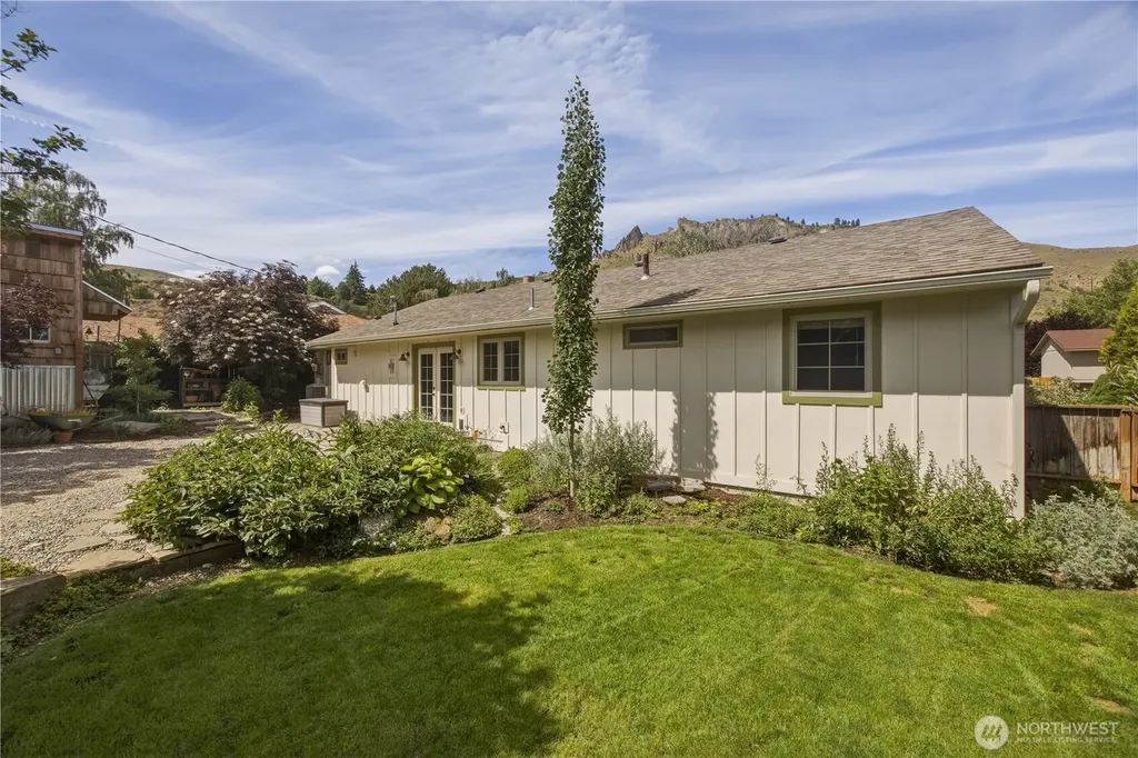 1423 Seneca Street Wenatchee WA 98801