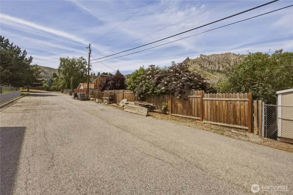 1423 Seneca Street Wenatchee WA 98801
