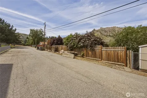 1423 Seneca Street Wenatchee WA 98801