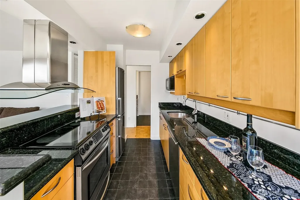 2201 3rd Avenue Seattle WA 98121