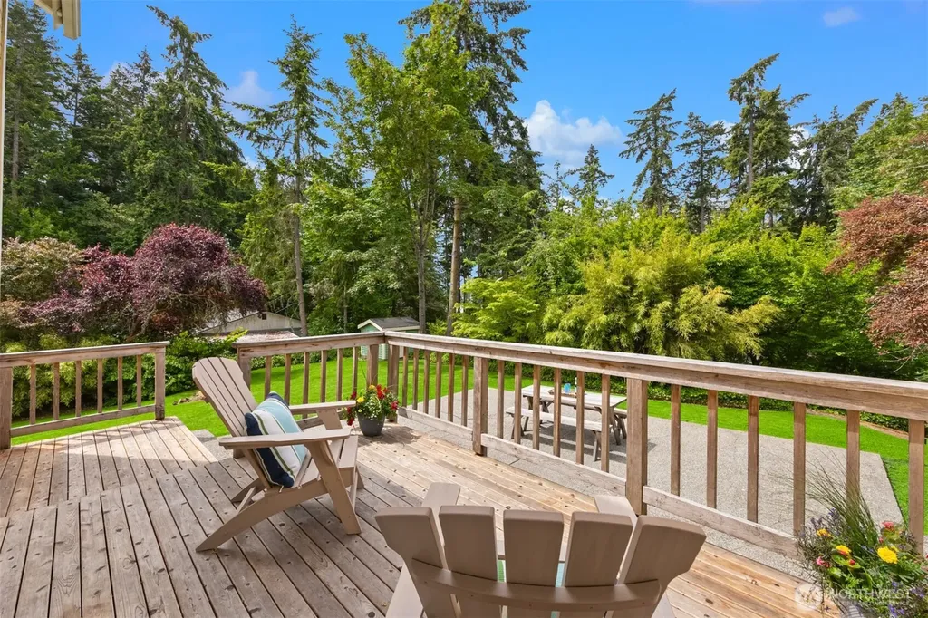 8395 NE Oddfellows Bainbridge Island WA 98110