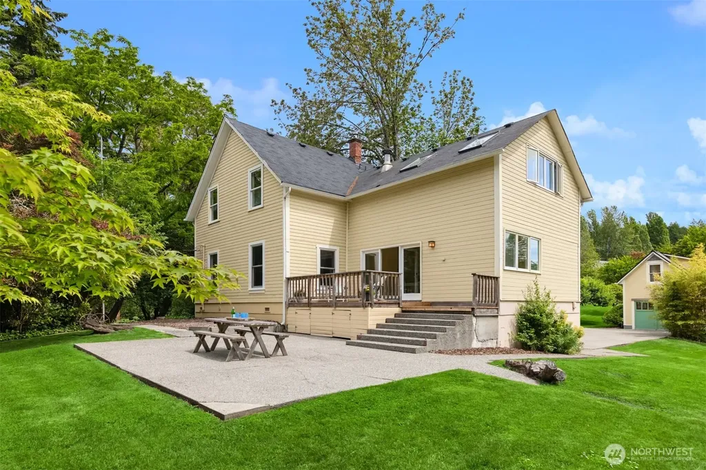 8395 NE Oddfellows Bainbridge Island WA 98110