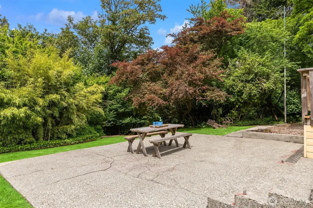 8395 NE Oddfellows Bainbridge Island WA 98110