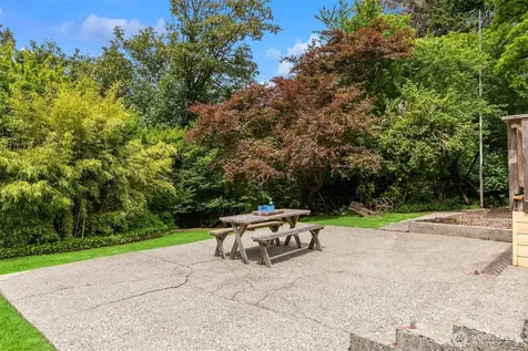 8395 NE Oddfellows Bainbridge Island WA 98110