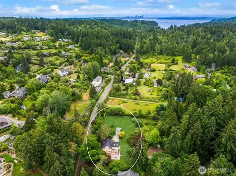 8395 NE Oddfellows Bainbridge Island WA 98110