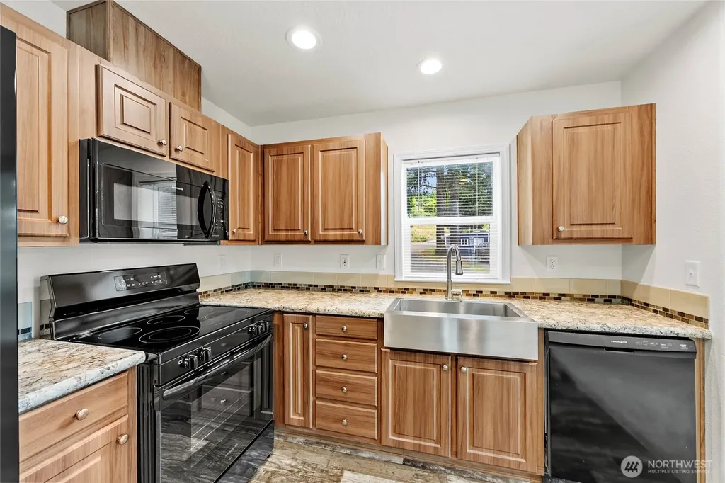 507 131st Street E Tacoma WA 98445