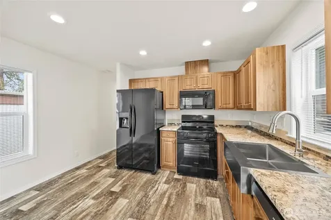 507 131st Street E Tacoma WA 98445