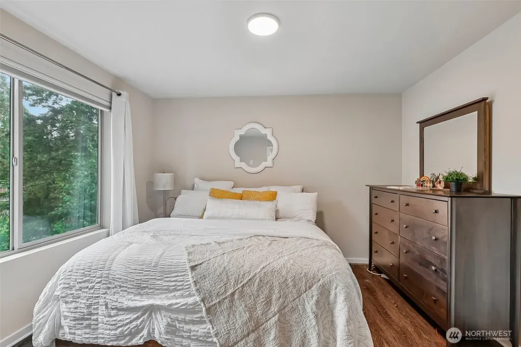 6867 NE 170th Street Kenmore WA 98028