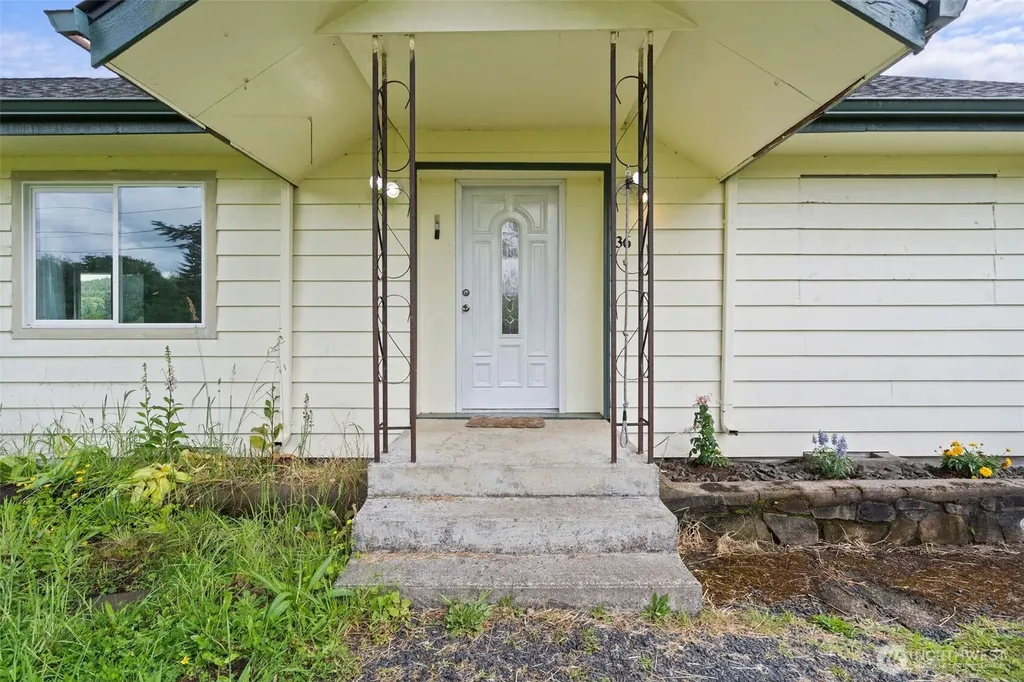 36 Lebam Road Raymond WA 98577