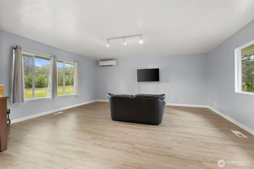 36 Lebam Road Raymond WA 98577