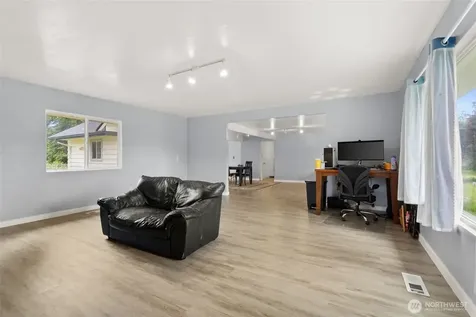 36 Lebam Road Raymond WA 98577