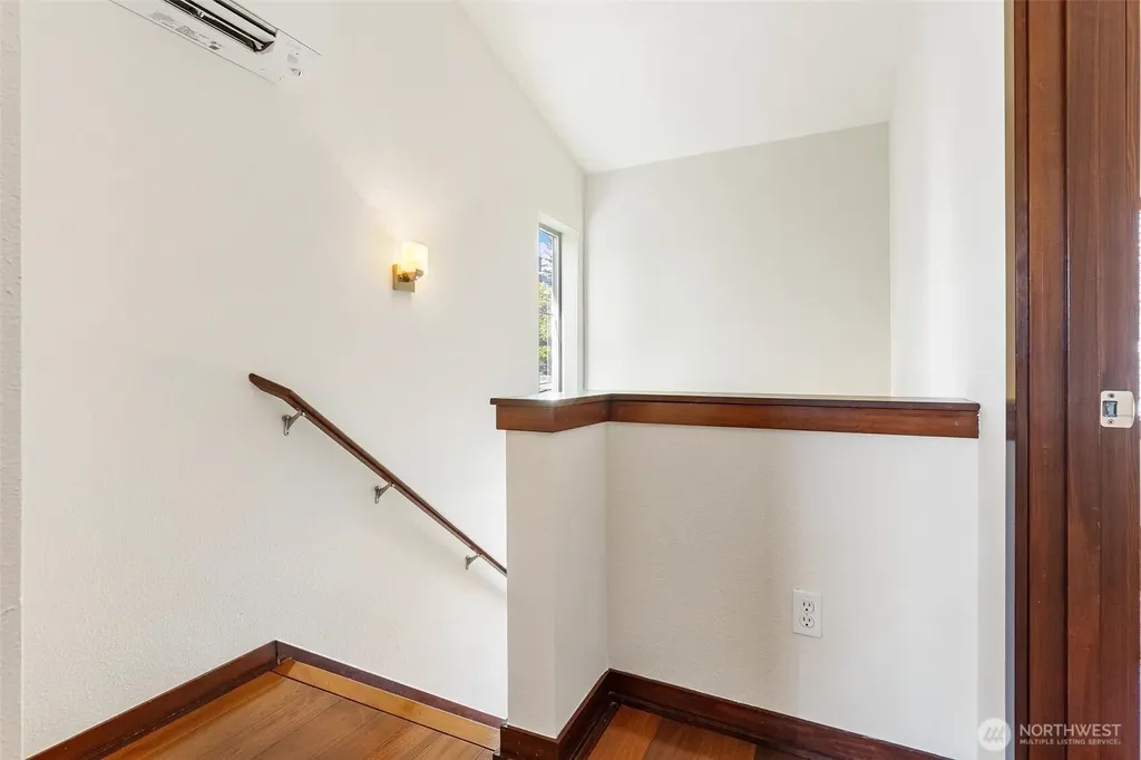 2400 W Boston Street Seattle WA 98199
