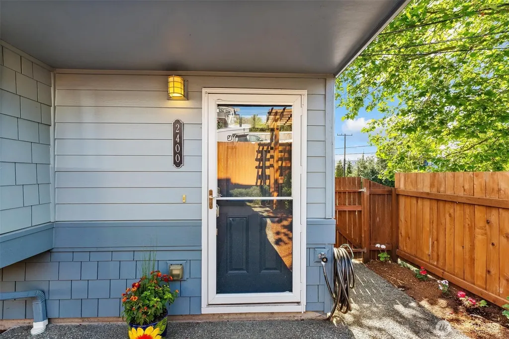2400 W Boston Street Seattle WA 98199