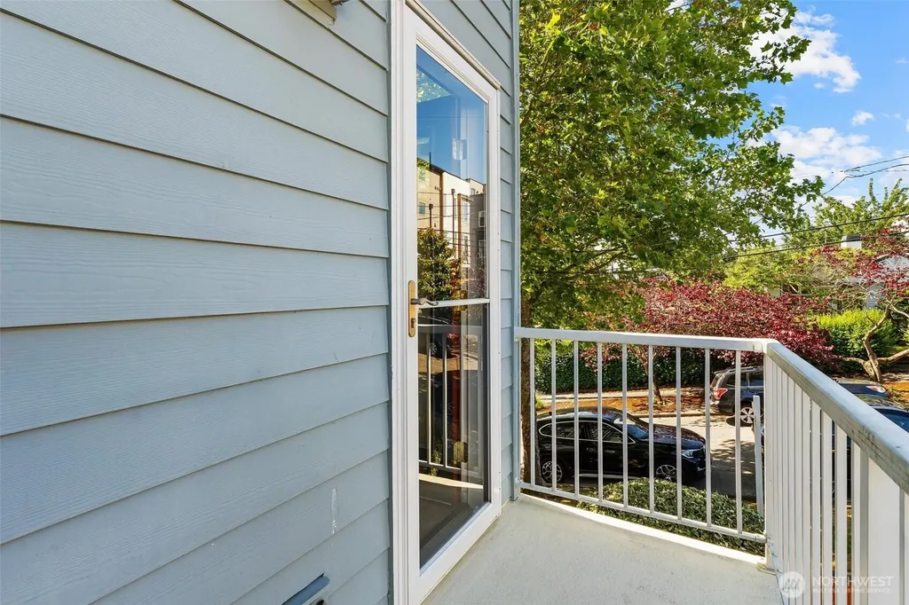 2400 W Boston Street Seattle WA 98199